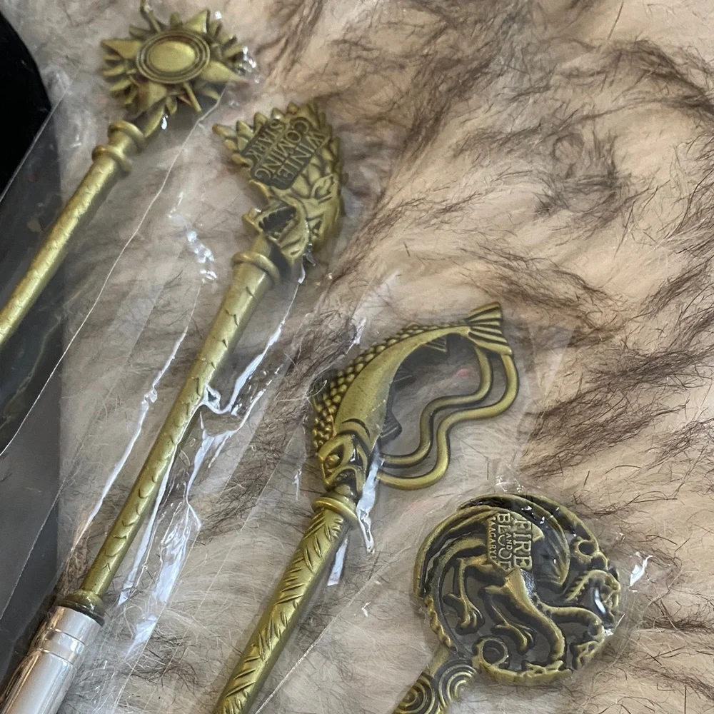 NEW Ornate 8 Makeup Brush Set with Gold Handles